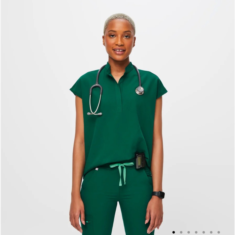 Hunter Green Figs Scrub Top XXL Rafaela Top